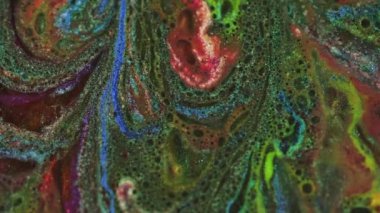 Parıltılı boya suyu. Akışkan kabarcıklar. Kimyasal karışım. Bulanık yeşil renk parlak desen mürekkep karışım hareket soyut sanat arkaplanı.