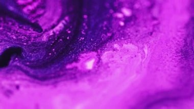 Soyut arkaplan. Akrilik karışımı. Akışkan dalgalar. Bulanık mor, parıldayan parçacıklar boya renk emülsiyonu yayılıyor fantezi sanatı.