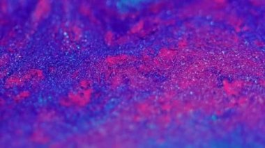 Parlak sıvı dokusu. Boya sıçraması. Odaklanmamış parlak mavi pembe renk parıldayan bokeh ışık dalgası hareketli soyut sanat arkaplanı.