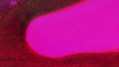 Işıldayan parlatıcı. Parlak sıvı damlası. Bulanık neon pembe renk parlak parçacıklar boya damla damla cazibe soyut sanat arka planı.