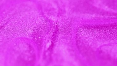 Soyut arkaplan. Işıldayan sıvı. Işıltılı lakter akışı. Bulanık parçacıklar parlak dökülme sanatında emülsiyon pembe sıvı akış hareketini parlatır.