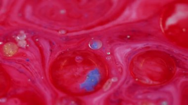 Yağlı boya. Mürekkep döküldü. Odaklanmamış pembe altın rengi yarı şeffaf baloncuklar yüzer güzellik emülsiyonu parçacıklar hareketli soyut sanat arka planı.