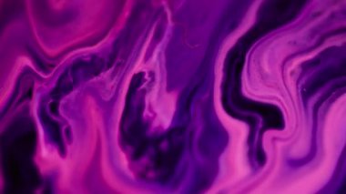 Mürekkep döküldü. Işıldayan sıvı akışı. Odaklanmamış neon pembe mor renkli parlak toz parçacıkları boya sızıntısı su pigmenti karışık hareket soyut sanat arka planı.
