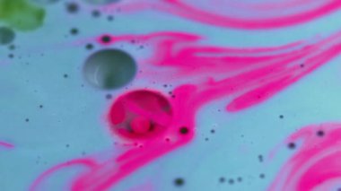 Çember jeli. Renk sıvısı. Odaklanmamış pembe mavi boya mürekkebi jel akışı pürüzsüz girdap hava küresi yuvarlak neon eğrisi soyut arkaplan.