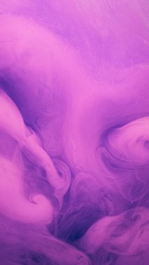 Renkli sis akışı. Mürekkepli su sıçraması. Odaklanmamış mor floresan pembe buhar dalgası soyut sanat arkaplanı ve boş alan.