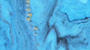 Köpüklü boya. Boya akışı. Bulanık neon mavi renk sim damlası sıvı serum karışım baloncuk parçacıkları su mürekkebi hareket sanatı soyut arkaplan.