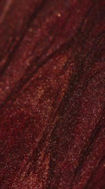 Dikey video. Işıldayan sıvı arka plan. Köpüklü sıvı. Akrilik boya hareketi. Moda soyut sanatında yüzeyde kahverengi beyaz pigment akımı.