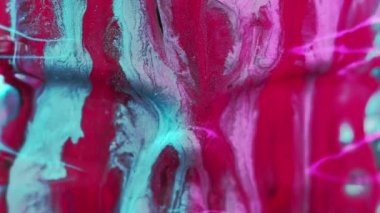 Boya damlası. Parlak sıvı akışı. Odaklanmamış neon mavisi parlak desen, sıvı sızıntısı soyut sanat arkaplanı..