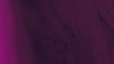 Soyut arkaplan. Pigment sıvısı. Fantezi akışı. Bulanık mor siyah boya hipnotik yaratıcı sanatta yayılan gizemli dalgaları harmanlıyor..