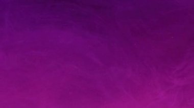 Toz bulutu. Manevi sis. Bulanık neon pembe renk parçacıkları. Su hareketinin soyut sanat arka planında yüzen boya..