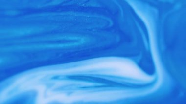 Acryl akıntısı. Işıldayan sıvı. Köpüklü su sanatı. Odaklanmamış mavi beyaz renk damlalar mürekkep dalgası sıvı ıslak jel emülsiyon hareketi soyut arkaplan.