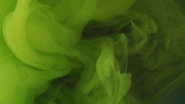 Toz bulutu. Su dalgalarını boya. Bulanık yeşil renk parıldayan parçacıklar patlama sihirli buhar yüzen soyut sanat arka planı.