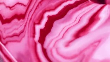 Akrilik sıvı dökülmesi. Sıvı mermer dokusu. Bulanık, beyaz, kırmızı, kıvrımlı, kıvrımlı, kıvrımlı katmanlar, mürekkep damlaları, pigment, parlak, parıltılı yüzey, soyut sanat arkaplanı..