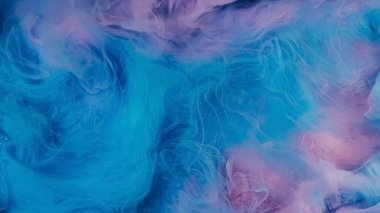 Su damlasını boya. Buhar bulutu. Mor parıldayan parıldayan parıltı dokusu soyut sanat arka planında sönük mavi pembe duman dalgası.