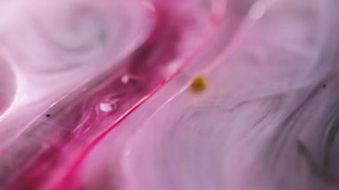 Yağ serumu. Mürekkep suyu karışımı. Odaklanmamış pembe şeffaf yuvarlak damlacıklar yüzen jel dokusu sıvı hareket soyut sanat arkaplanı.