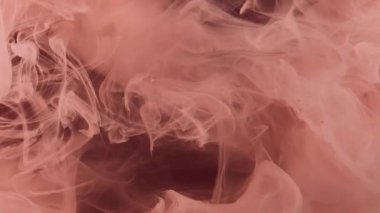 Parlak duman. Buharlı arka plan. Mistik mürekkep sisi bej rengi kahverengi dalga soyut sanat eseri sihirli atmosferik duman altın parıltılı parıltı üzerinde.