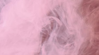 Duman sisi. Duman bulutları. Buhar mürekkebi. Pembe sis parıltılı arka planda uçuşuyor soyut toz bulutu mistik parçacıklar parlıyor.