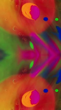 Dikey video. Yağlı boya balonları. Renk sisi. Mürekkep kaleydoskop. Odaklanmamış neon macenta pembe mavi turuncu akrilik boya sıvısı su harmanı hareket soyut sanat arkaplanı.