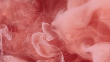 Sis perdesi. Sihir. Ruhsal aura. Yüzen mürekkep buharı karışımı. Parlak, koyu arkaplan, gizemli dalga dokusu sanatı üzerine turuncu kırmızı sisli hareket.