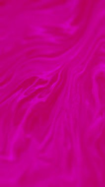 Dikey video. Neon pembe boya. Mürekkep döküldü. Odaklanmamış parlak renk pigmenti pürüzsüz parlayan sıvı karışımı parlak parıltılı doku yüzeysel sanat soyut arkaplan üzerine yayılıyor.
