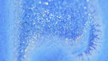 Köpüklü sıvı. Bokeh ışığı. Odaklanmamış mavi renk parıldayan partiküller köpük desen akrilik boya akışı hareket soyut sanat arka planı.