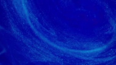 Parıldayan dalga. Mürekkep suyu girdabı. Odaklanmamış mavi renk parlayan buhar girdabı parlak parçacıklar doku yüzen soyut sanat arka planı..