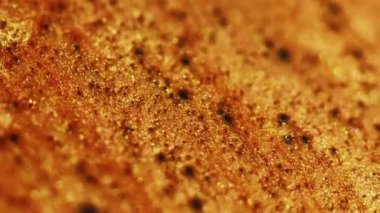 Köpüklü sıvı. Işıldayan mürekkep akışı. Odaklanmamış altın bronz siyah renk parlak kum dokusu dalga hareketi soyut sanat arkaplanı.