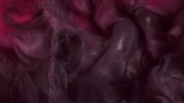 Işıldayan boya sıçraması. Duman bulutu. Odaklanmamış mor renkli parlak parçacıklar patlama dokusu buhar akışı hareket soyut sanat arkaplanını ortaya çıkarıyor.