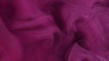 Rüya buharı gibi. Mürekkepli su sıçraması. Bulanık pembe renk parıldayan toz bulutu yüzen sis akışı soyut sanat arkaplanı.