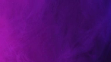 Toz bulutu. Manevi sis. Bulanık neon pembe renk parçacıkları. Su hareketinin soyut sanat arka planında yüzen boya..