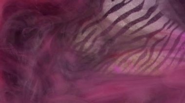 Köpüklü buhar. Su karışımı boya. Odaklanmamış pembe gümüş renkli sim parçacıkları su altı sis akış hareketi zebra desenli soyut sanat arka planı.
