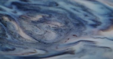 Akrilik taşması. Mermer diş minesi. Pak boya arızası. Altından yapılmış renkli mürekkep, dalgalı taş desenli, sanatsal kıvrımlar..