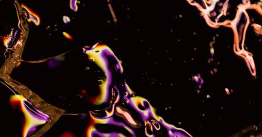 Sıvı folyo. Gökkuşağı taşar. Dengesiz petrol yüzeyinin spektral gölgesi. Parlak ışıklandırma dağılım delik deformasyon bağlantı lekesi.