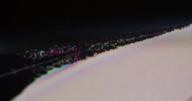 Grunge ıslak. Mürekkep değişimi. Yanardöner parlak kenarlı kalın siyah nokta. Renk yüzeyi ile renklendirilmiş lekeler arasındaki sınır karşıtlığı.