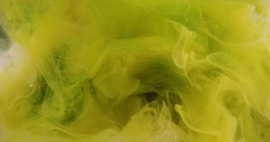 Buhar dalgası. Mürekkep patlaması. Sarı renk boyalı su, sıçrayan su, sıçrayan doku, soyut sanat arkaplanı gibi süzülen rüya..