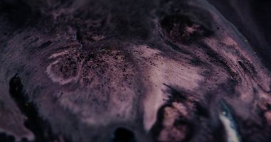 Grunge akışı. Mermer diş minesi. Bozukluk mor opak renkli boya. Altından yapılmış mor mürekkep, dalgalı taş dokular, sanatsal kıvrımlar..