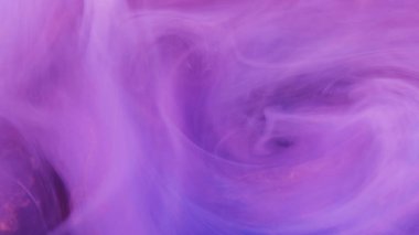 Parlak mürekkep. Sihirli akış. Odaklanmamış parlak pembe sıçrama boya dokusu bulutu soyut sanat arka planında hareket ediyor.