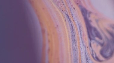 Köpük sıvısı. Mürekkep karışımı. Odaklanmamış mor turuncu renk sıvı tahıl dokusu kimyasal emülsiyon dalga hareketi soyut sanat arka planı.