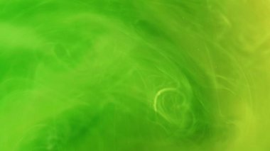 Renk dumanı. Buhar buharı. Odaklanmamış parlak yeşil boya bulutu mürekkep girdabı sıçraması soyut sanat arka planında hareket ediyor.