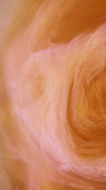 Parlayan sis. Işıltılı girdap. Odaklanmamış pembe turuncu renk buharı bulutlu parlak parçacıklar soyut sanat arka planında suda yüzen boya dokusu.