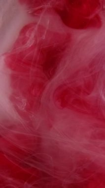 Dikey video. Duman bulutu. Parlak sisli arka plan. Buhar mürekkebi hareketi pembe sis sinekleri soyut parıltı tozlarını mistik parlak sis parçacıkları sanat akışını karıştırır.