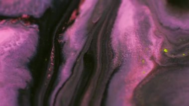 Pembe grunge. Boya dök. Değişken dalgalı çizgilerle Enamel koyu mermer şerit efekti renk sanat yapısı. Mevcut tuhaf parıltı bozulmasının dekoratif çıkışı.