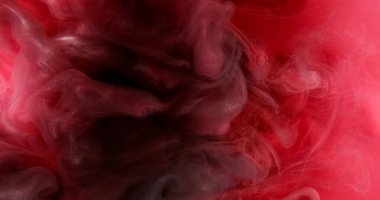 Parıldayan bulut. Mürekkepli su sıçraması. Odaklanmamış kırmızı pembe renkli parlak desenli sis girdap dalgası soyut sanat arkaplanı yayıyor..