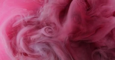 Parıldayan duman. Mürekkep suyu girdabı. Odaklanmamış pembe renkli parıldayan desen sisli dalgalı hareketli girdap soyut sanat arka planı.