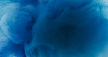 Işıltılı sis girdabı. Suyu boya. Odaklanmamış mavi renk gradyanı parlak partiküller buhar dalgası akışı soyut sanat arkaplanı.