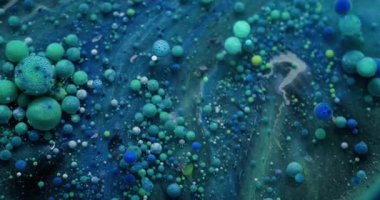 Kabarcık emülsiyonu. Köpük boyası. Yüzen çok renkli sanat sıvısı su dokusunu düşürür. Fantezi sakinleştirici katmanlı soyut arka plan sıvısı.