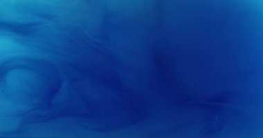 Gökyüzü bulanıklığı. Rüya gibi bulut. Odaklanmamış mavi renk gradyanı parlak yıldız tozu dokusu mürekkep akışı dalgası hareket soyut sanat arkaplanı ortaya çıkardı.