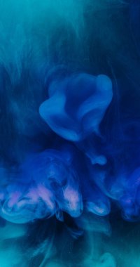 Mavi duman. Soyut arkaplan. Bulanık renk boya, su patlaması, duman, yüzen parlak parçacıklar, sanat dokusu..