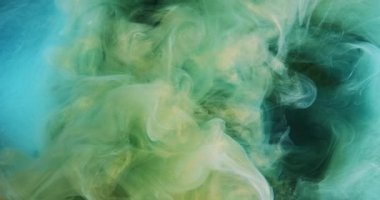 Parıldayan duman. Mürekkepli su sıçraması. Odaklanmamış mavi altın rengi ışıl ışıl desen sisi yayılan girdap hareket eden soyut sanat arkaplanı.