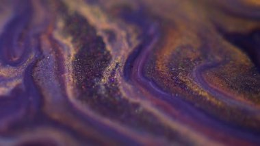 Sıvı partiküller dökülür. Görünmez mürekkep karışımı. Odaklanmamış mavi altın rengi parıldayan dokular harmanlanmış akış hareketi soyut sanat arkaplanı.